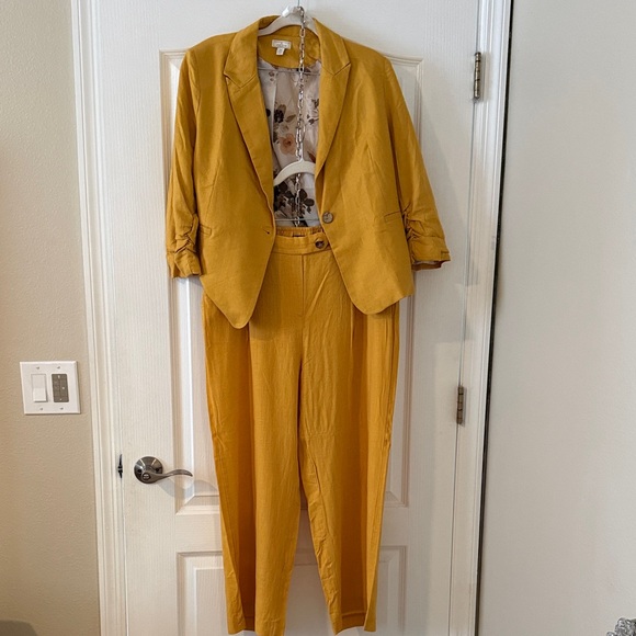 Jules & Leopold Other - Jules & Leopold Mustard Yellow Blazer + Pants Set with white and yellow Bustier